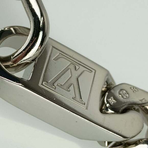 LOUIS VUITTON Black Necklace - Picture 6 of 10